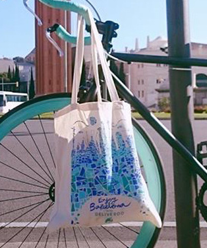 DELIVEROO Diseño bolsa tela cruda para promocionar la marca dentro de Mobile World Congress de Barcelona. Raw fabric bag design to promote the brand within Mobile World Congress of Barcelona